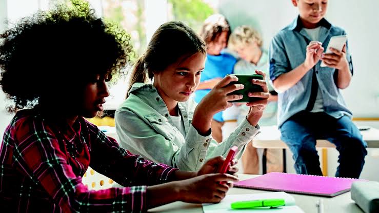 Smartphone et devoirs : Le contrat de confiance pour une meilleure concentration